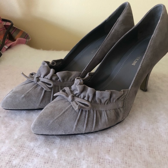 Grey suede pumps - Picture 1 of 10